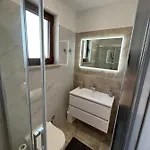 Sara S Pogledom Na Apartman