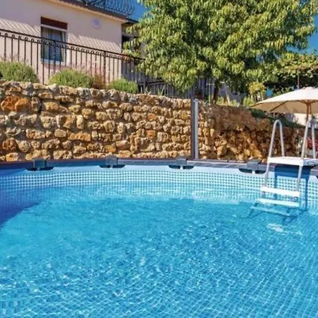 Sara S Pogledom Na Apartament *