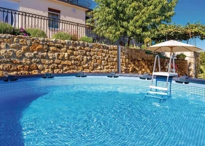 Sara S Pogledom Na Apartament *